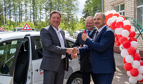 Завод ОМК в Выксе передал два автомобиля студентам Ардатовского техникума